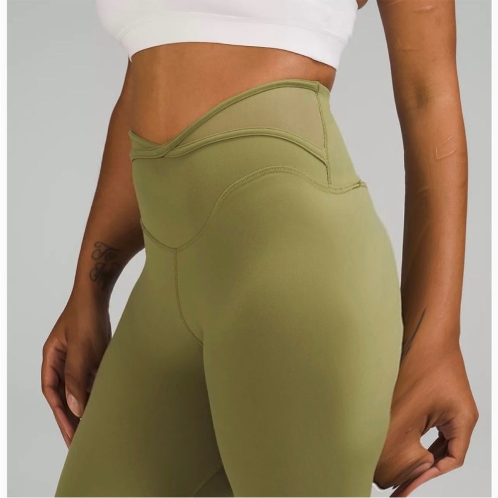 Lightly worn green lulu leggings
